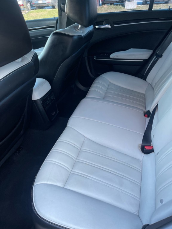 2021 Chrysler 300 Image 14