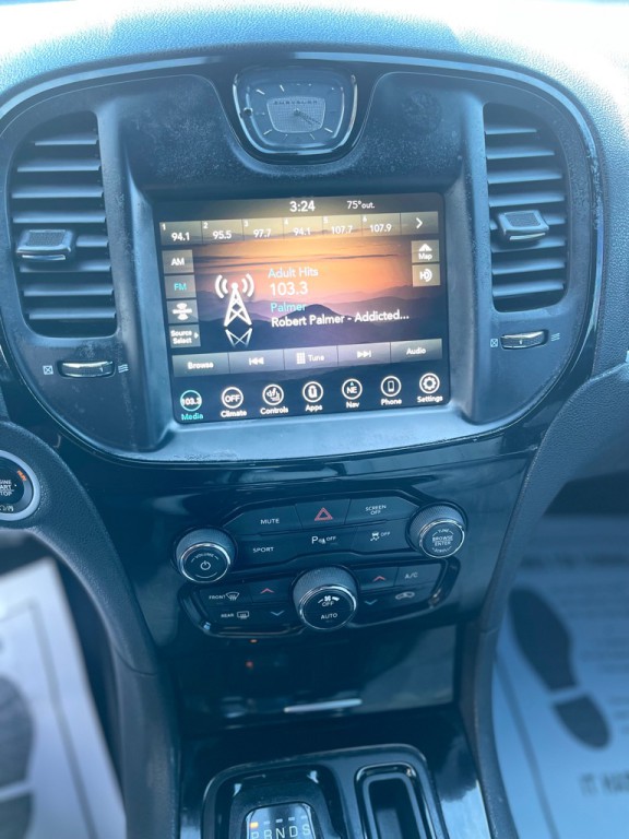 2021 Chrysler 300 Image 15