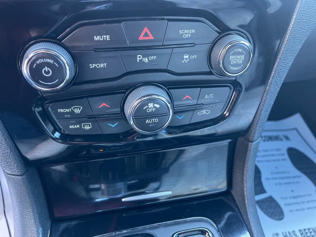 2021 Chrysler 300 Image 19