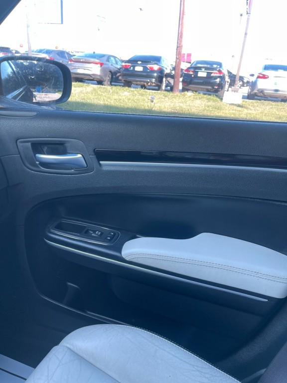 2021 Chrysler 300 Image 22