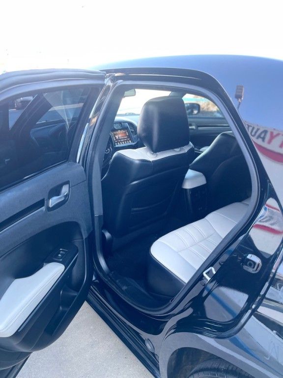 2021 Chrysler 300 Image 24
