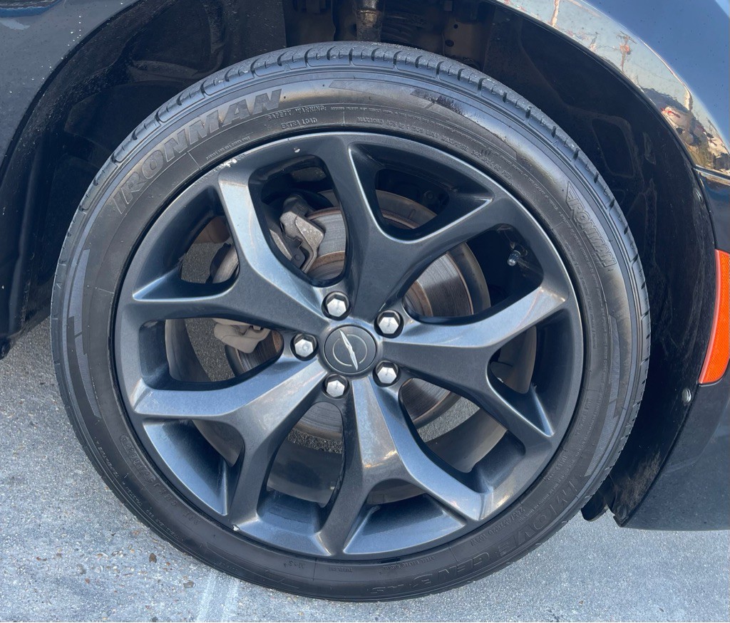 2021 Chrysler 300 Image 25