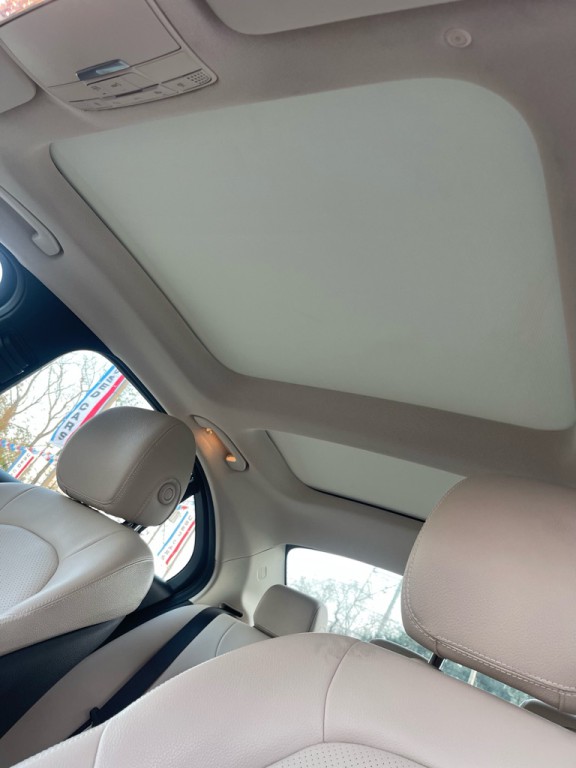2021 Mercedes-Benz C-Class Image 24