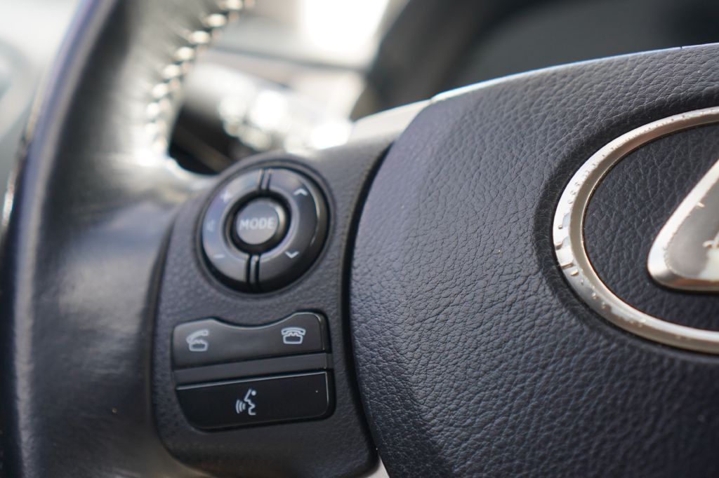 2014 Lexus IS Image 12