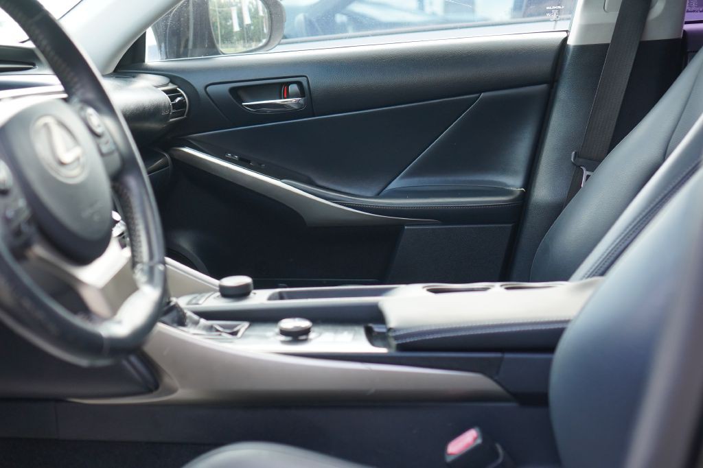 2014 Lexus IS Image 21