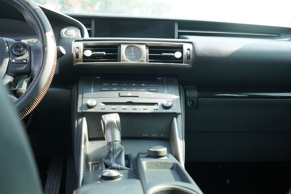 2015 Lexus IS Image 12