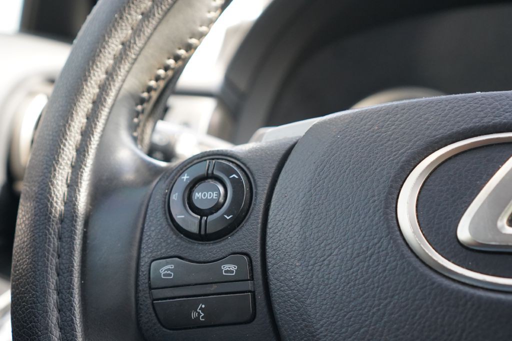 2015 Lexus IS Image 14