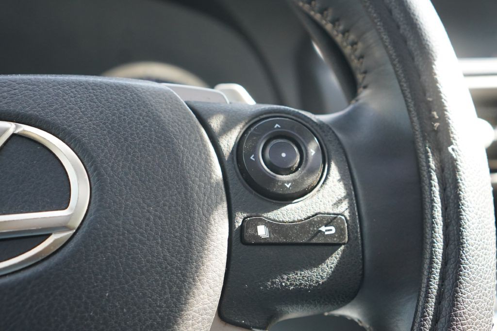 2015 Lexus IS Image 15