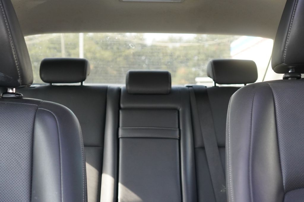 2015 Lexus IS Image 16