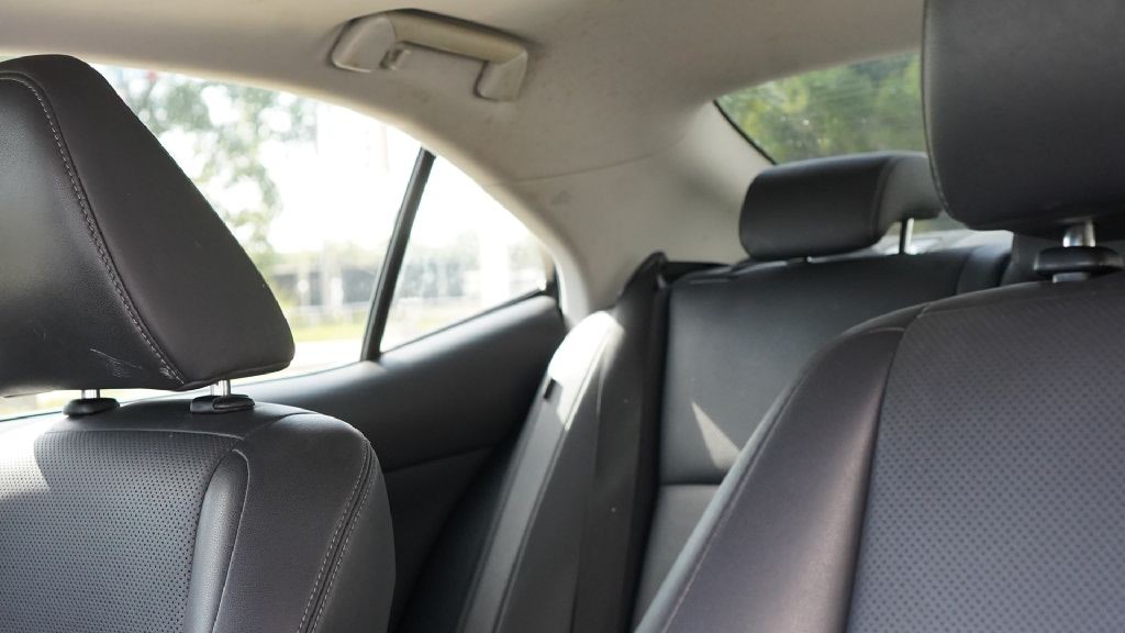 2015 Lexus IS Image 17