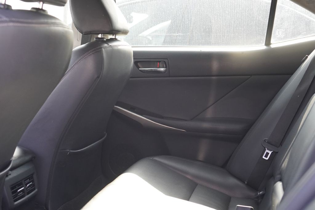 2015 Lexus IS Image 19