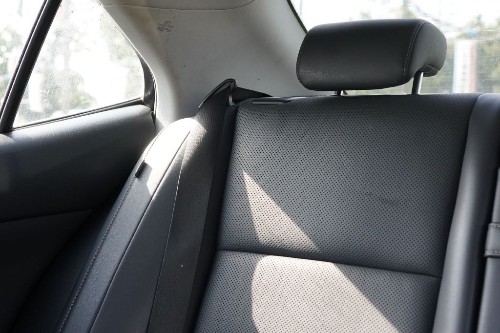 2015 Lexus IS Image 20