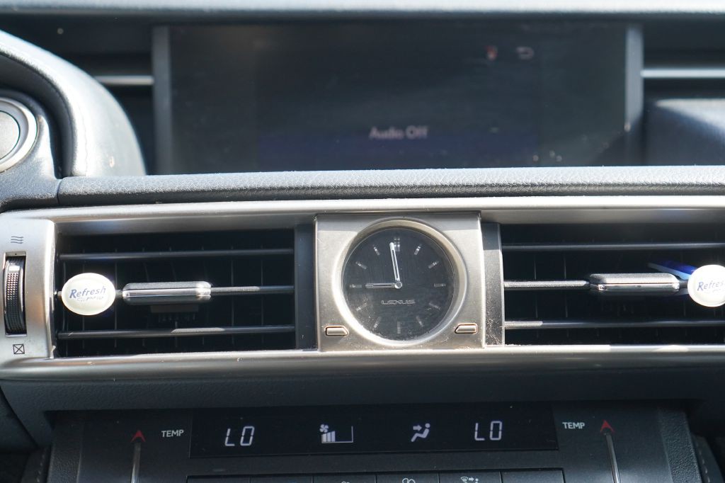 2015 Lexus IS Image 22