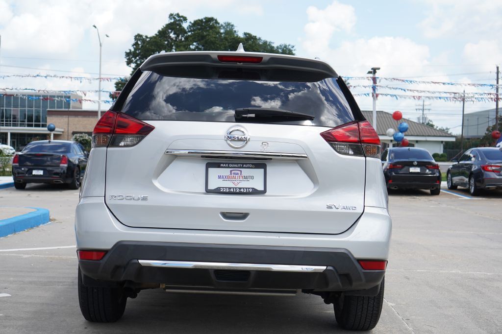2017 Nissan Rogue Image 2