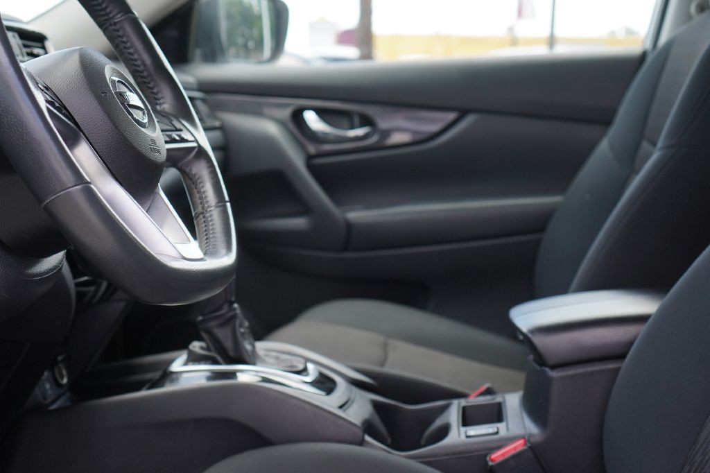 2017 Nissan Rogue Image 9