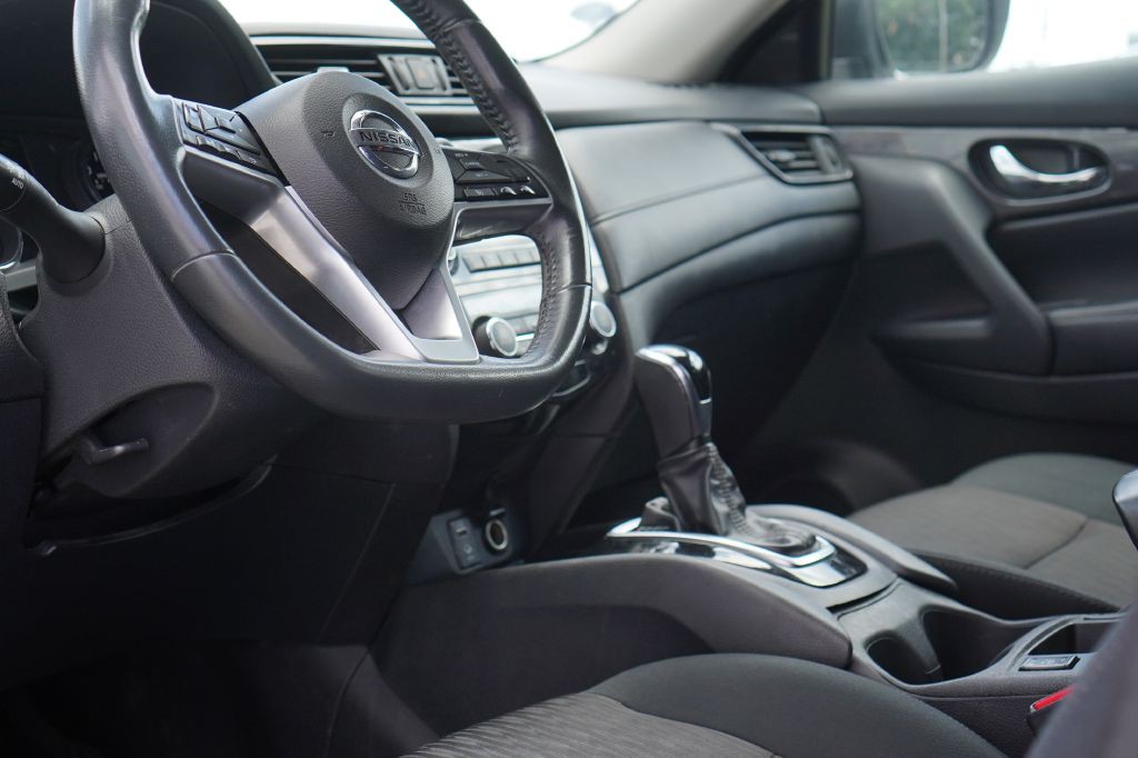 2017 Nissan Rogue Image 11