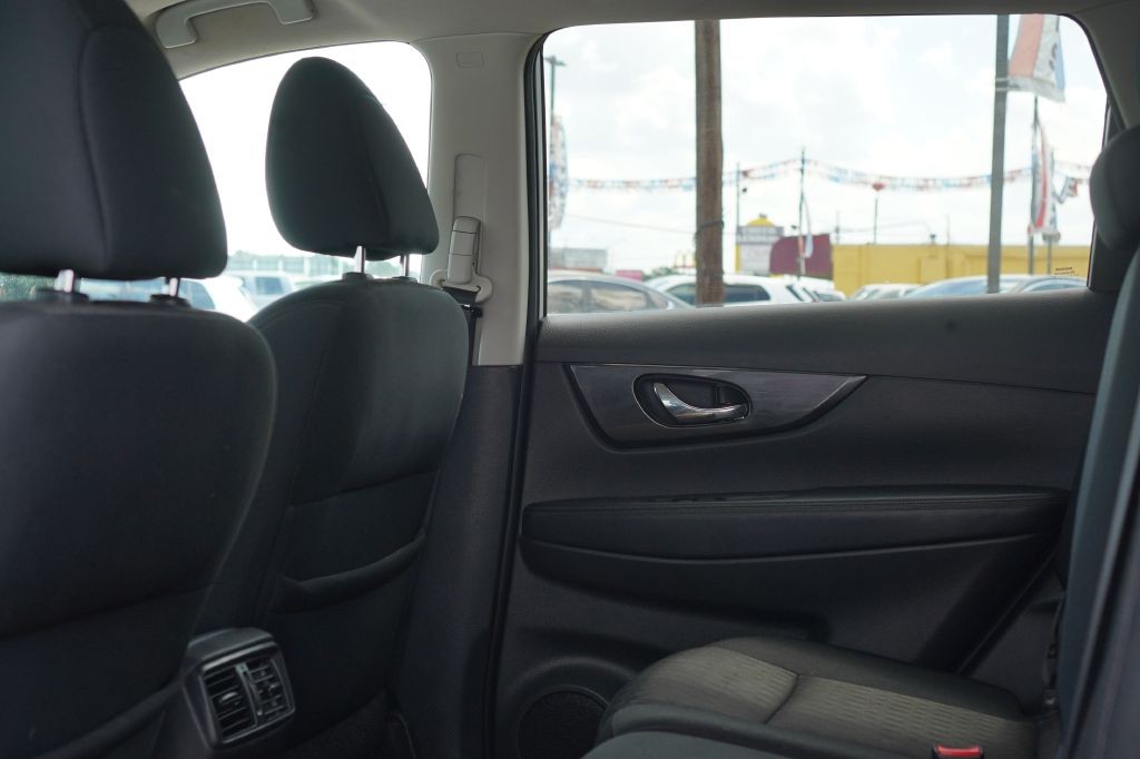 2017 Nissan Rogue Image 17