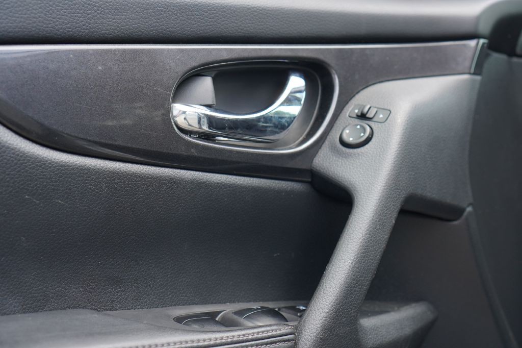 2017 Nissan Rogue Image 22