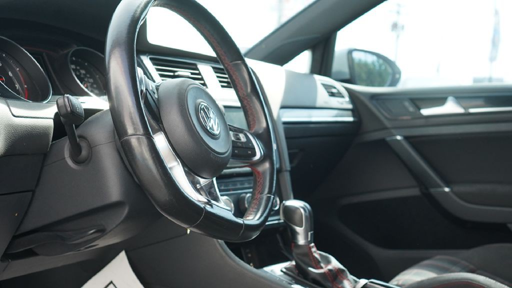 2016 Volkswagen GTI Image 8