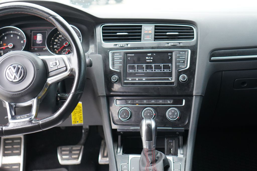 2016 Volkswagen GTI Image 9