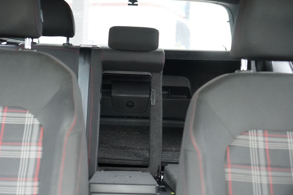 2016 Volkswagen GTI Image 14