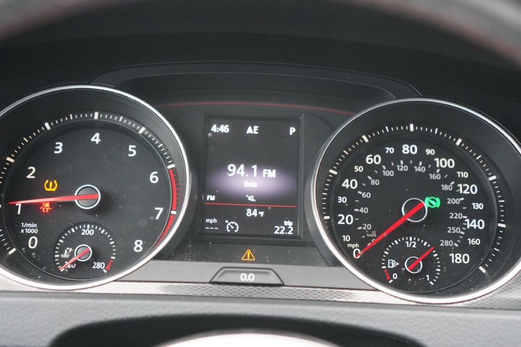 2016 Volkswagen GTI Image 17