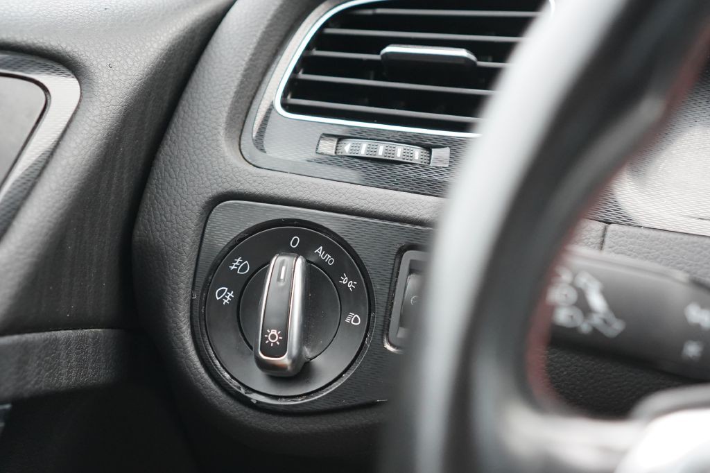 2016 Volkswagen GTI Image 19
