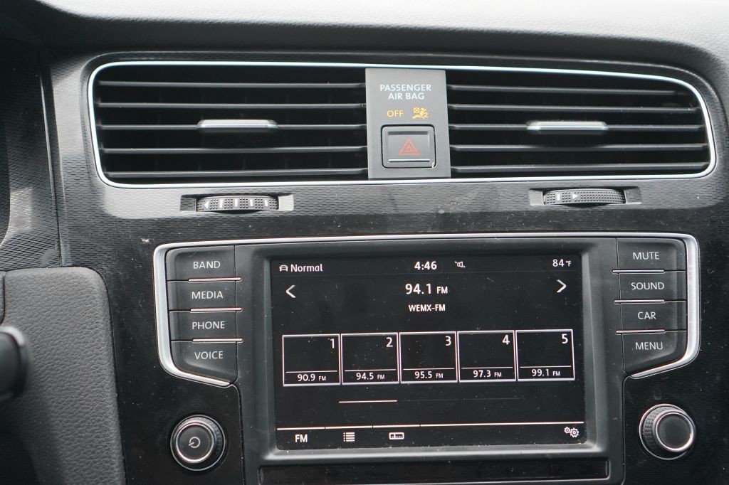 2016 Volkswagen GTI Image 21