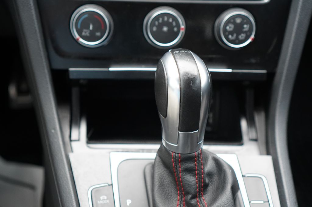 2016 Volkswagen GTI Image 22