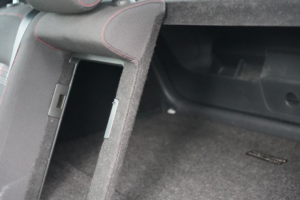 2016 Volkswagen GTI Image 25