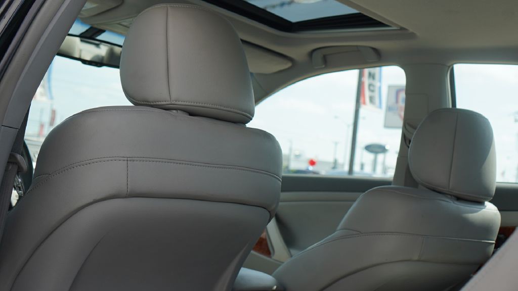 2010 Toyota Camry Image 9