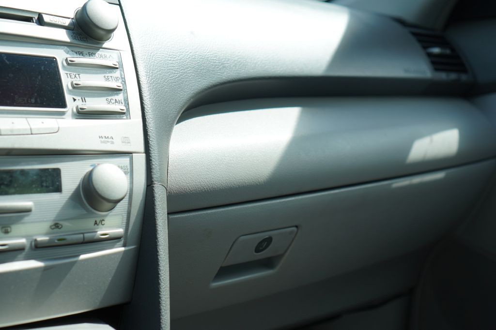 2010 Toyota Camry Image 16