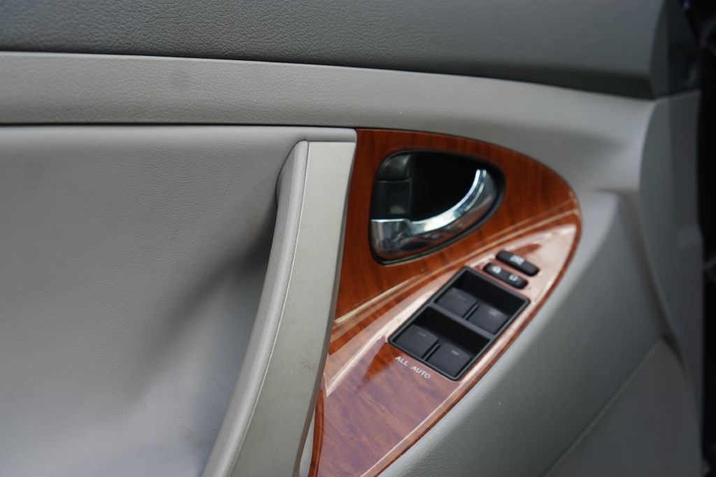 2010 Toyota Camry Image 22