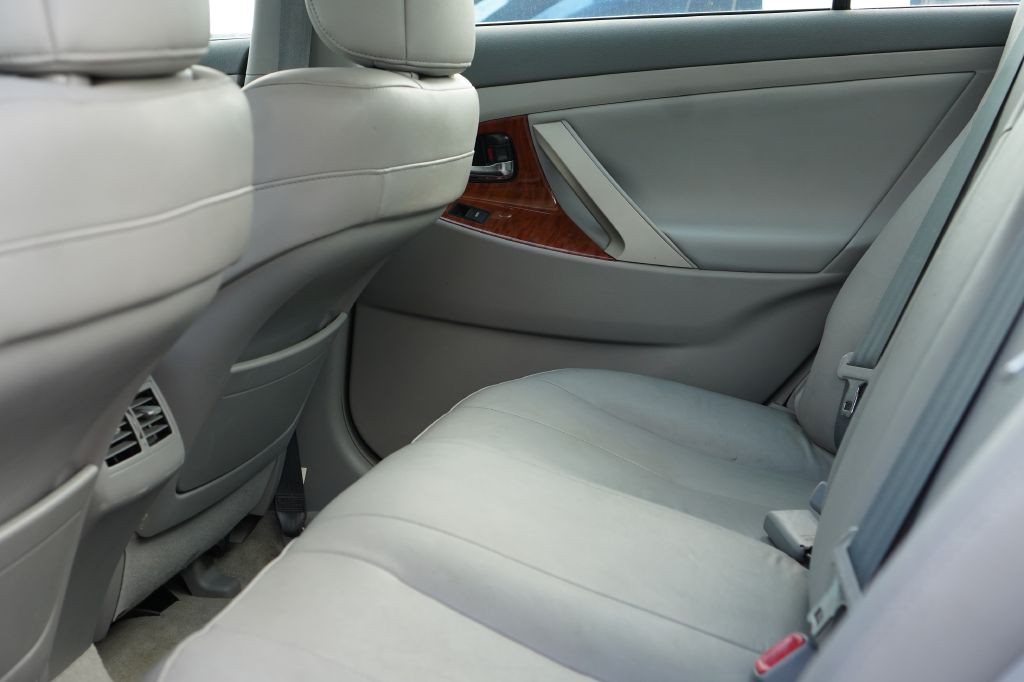 2010 Toyota Camry Image 25