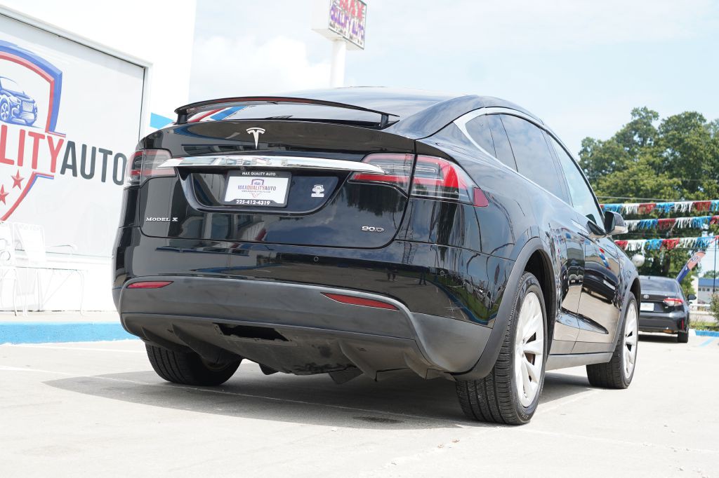 2016 Tesla Model X Image 8