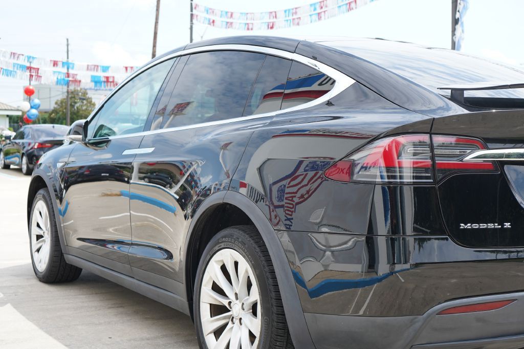 2016 Tesla Model X Image 9