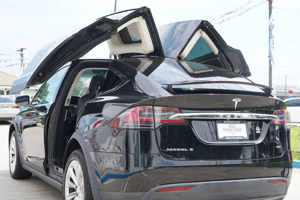 2016 Tesla Model X Image 10