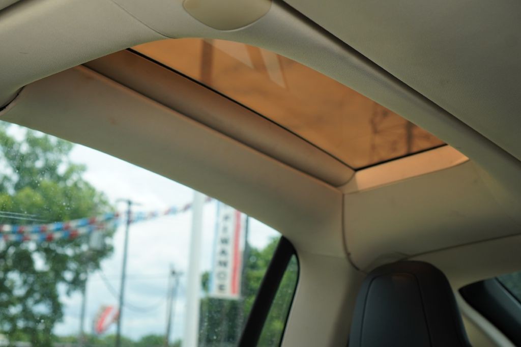 2016 Tesla Model X Image 12