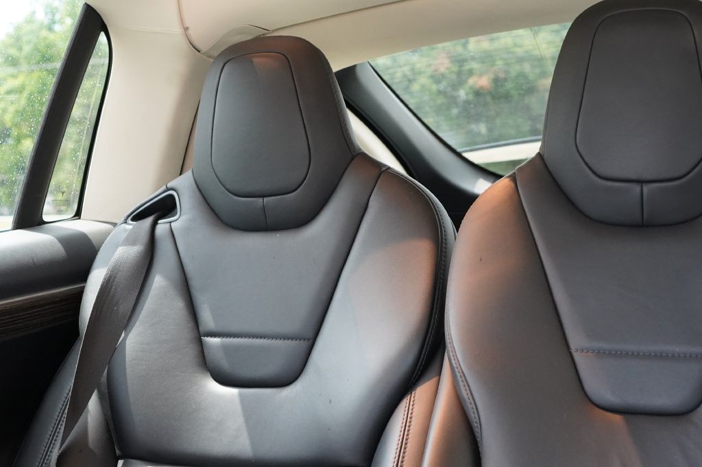 2016 Tesla Model X Image 15