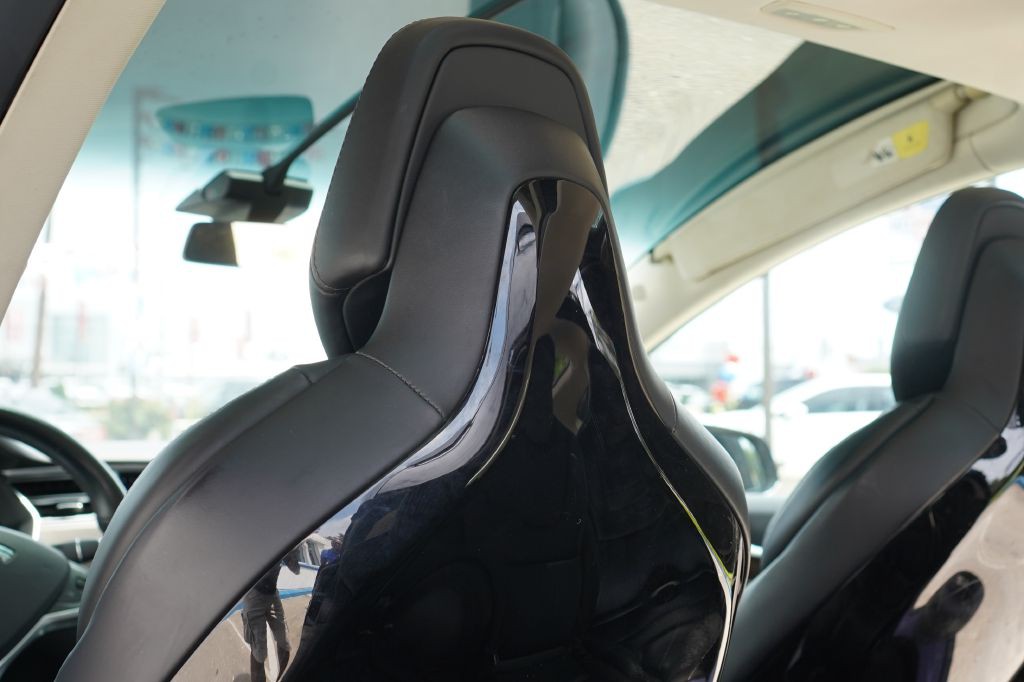 2016 Tesla Model X Image 17