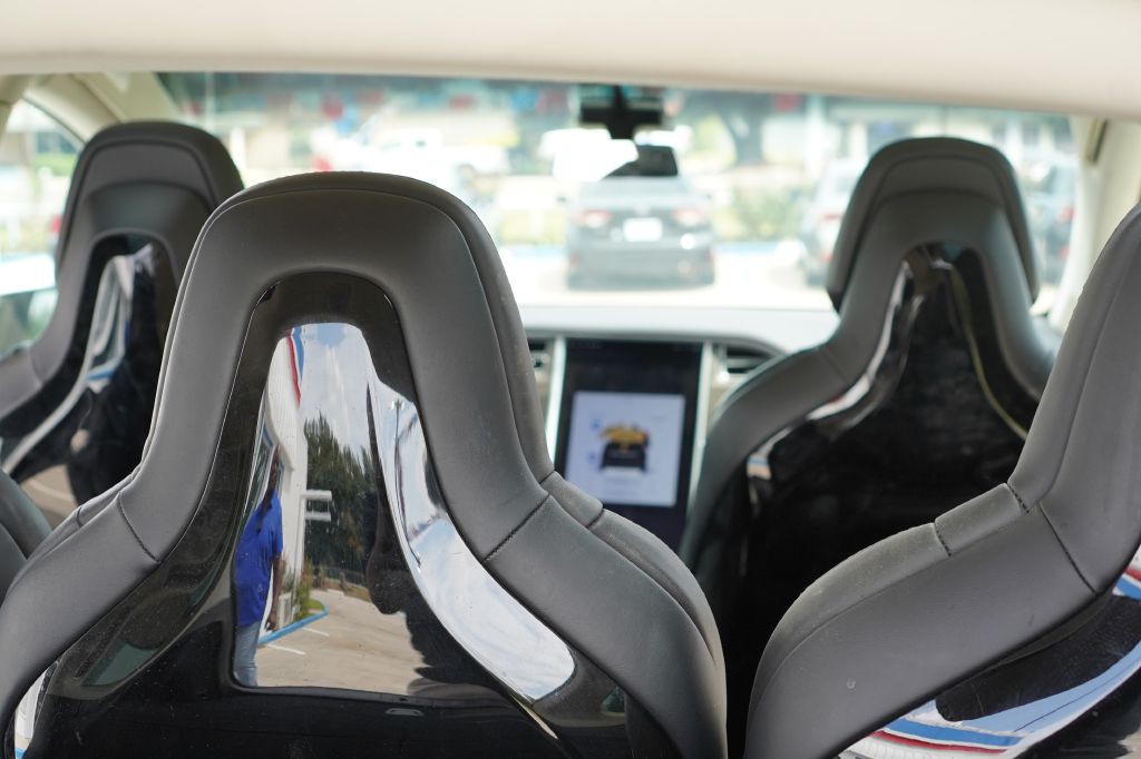 2016 Tesla Model X Image 18