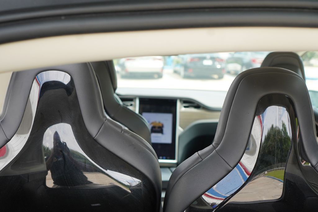 2016 Tesla Model X Image 19