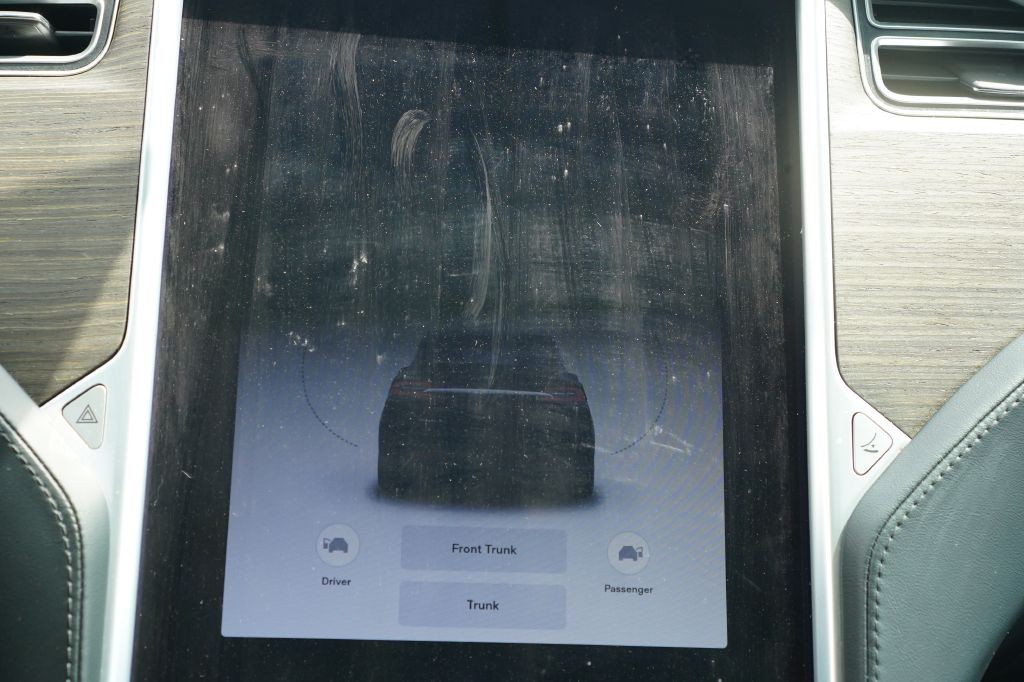 2016 Tesla Model X Image 24