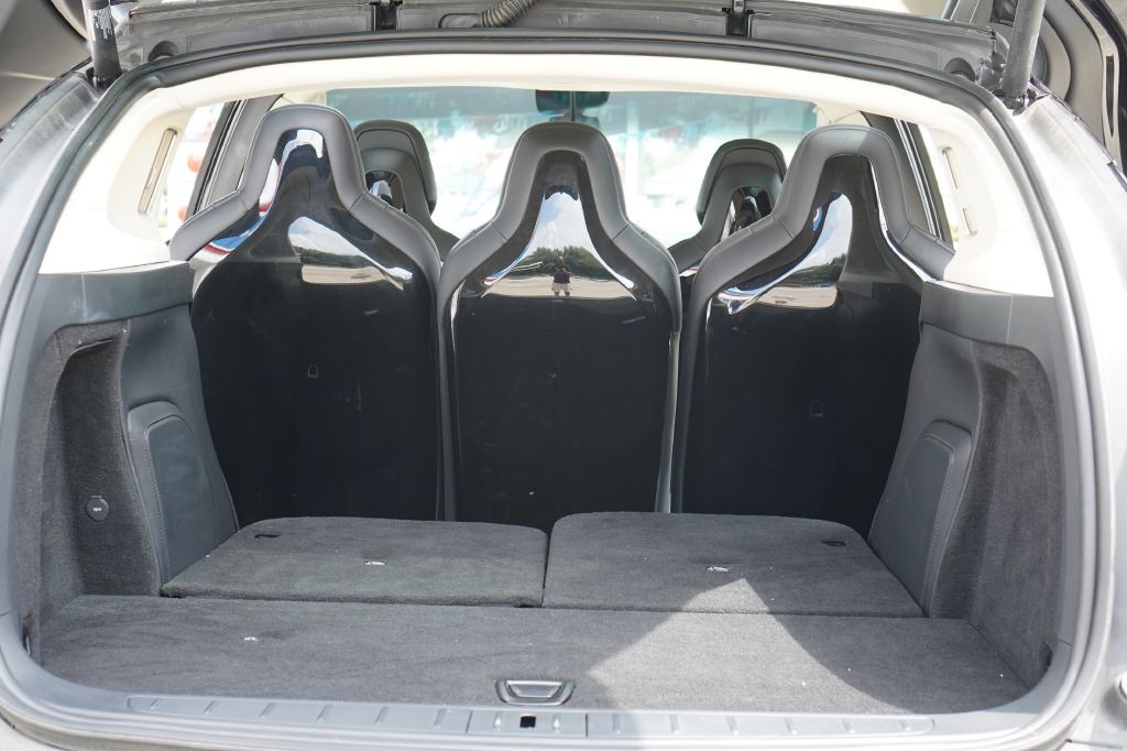 2016 Tesla Model X Image 29