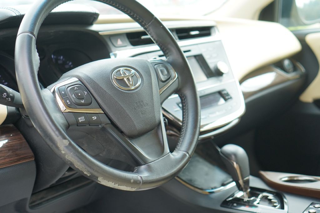 2014 Toyota Avalon Image 9