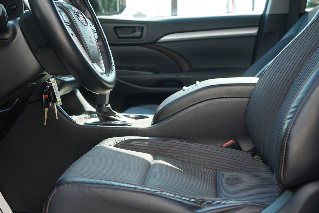 2015 Toyota Highlander Image 8
