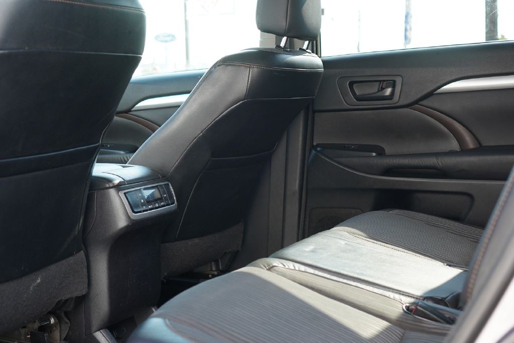 2015 Toyota Highlander Image 10
