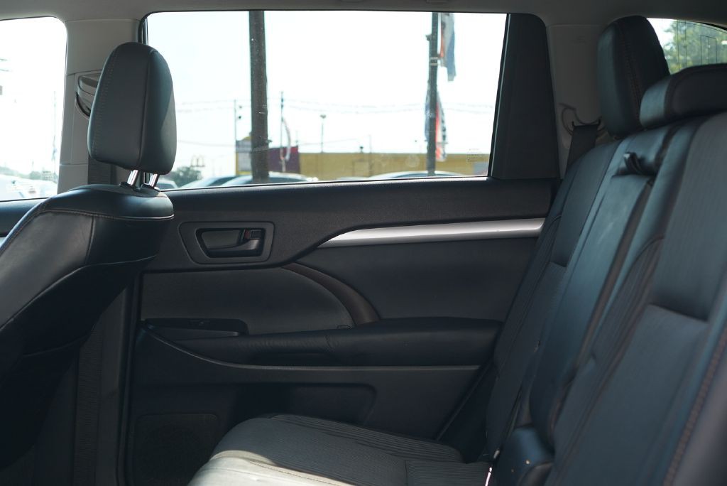 2015 Toyota Highlander Image 11