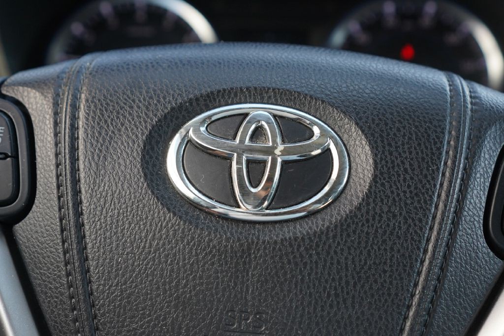 2015 Toyota Highlander Image 14