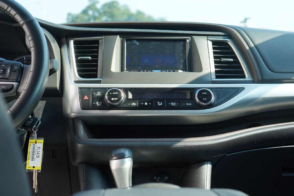 2015 Toyota Highlander Image 21